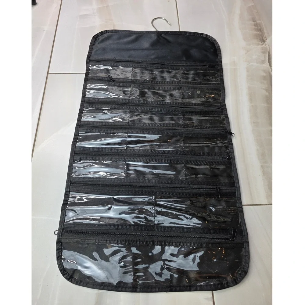 N/A hanging jewelry